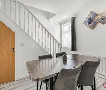 3 bedroom terraced house to rent - Photo 3