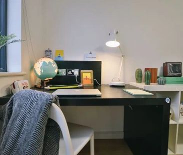 Classic 3 Bed Apartment - Photo 2
