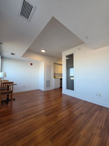 For Lease - 1 Wellington Street Unit# 811, Brantford, Ontario - Photo 2