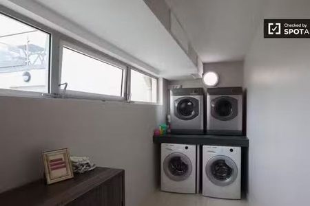 1-bedroom apartment for rent in North Inner City, Dublin - Photo 2