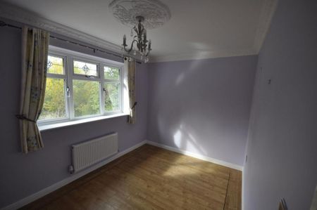 4 bedroom detached house to rent - Photo 3