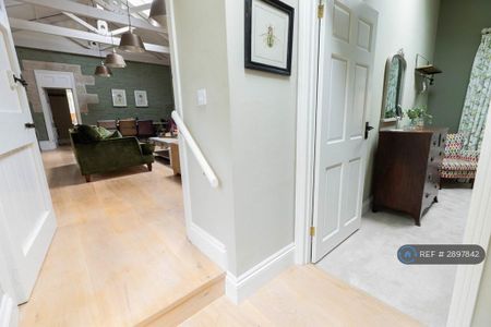 2 bedroom detached house to rent - Photo 2