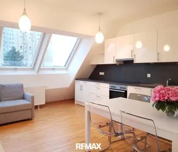 Möblierte 2-Zimmer-Dachgeschosswohnung mit Terrasse nahe U1 Kagran - Foto 2