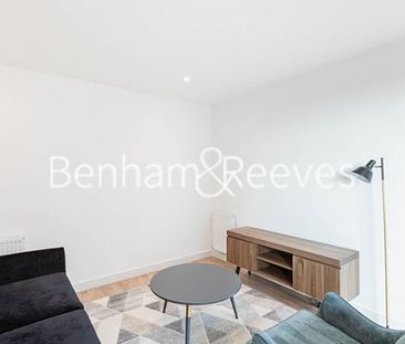 1 Bedroom flat to rent in Greenleaf Walk, Southall, UB1 - Photo 1