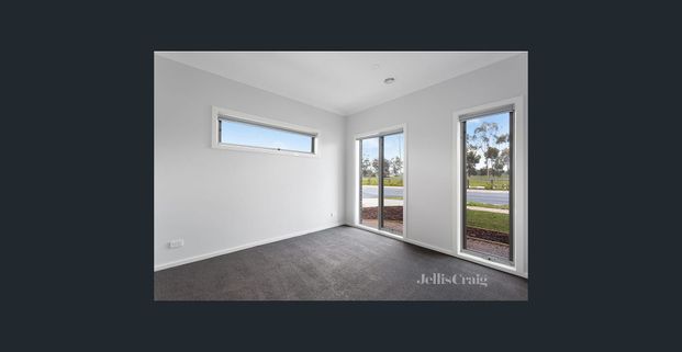 Beautiful Home in Kingsfield Estate - Photo 1