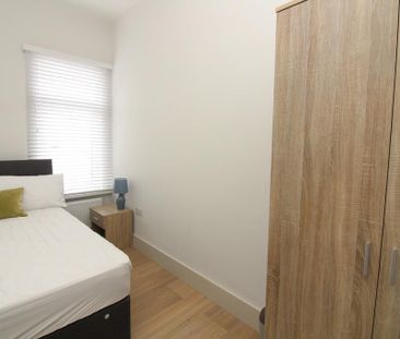 1 bedroom in a house share to rent - Photo 2