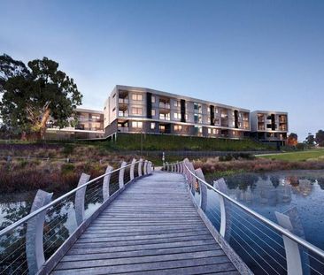 Modern Lakeside Apartment - Photo 1