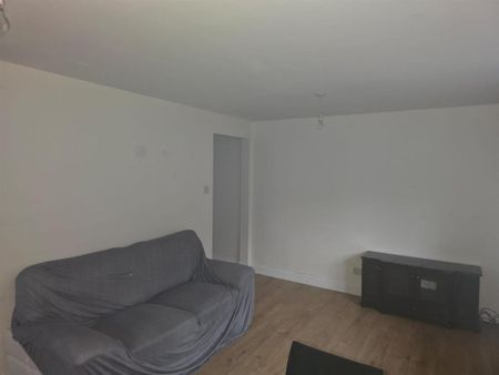 4 bedroom flat to rent - Photo 2