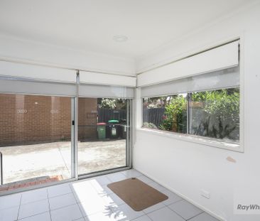 Spacious Family Home! - Photo 6