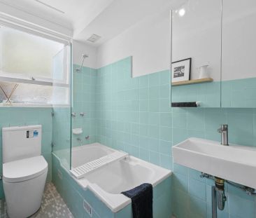 Fresh Coastal Living Just Moments from Dee Why Beach - Photo 3