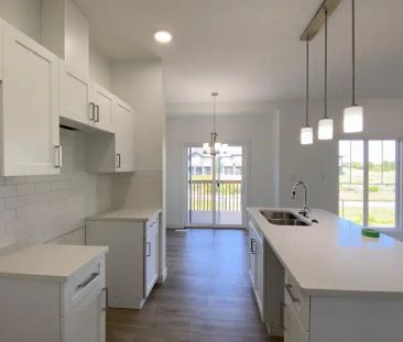 Double Garage 603 Orchards Boulevard Southwest — Entire House - Photo 3
