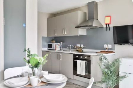 Classic 2 Bed Apartment - Photo 3