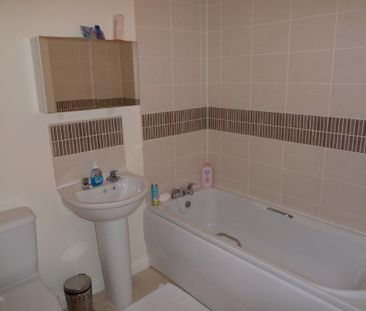 3 bedroom semi-detached house to rent - Photo 6