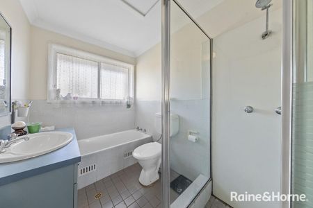 Townhouse in Glenfield - Photo 5