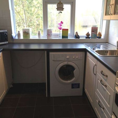 Rowle Close, Stantonbury, Milton Keynes - Photo 3