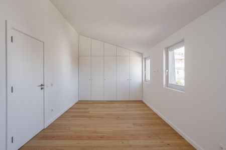 Newly refurbished three bedroom townhouse in Estoril - Photo 3