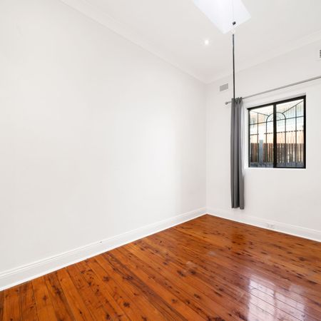 Semi like Two Bedroom with Own Entrance - Bondi - Photo 3