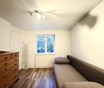 3 Bedroom House - Mid Terrace To Let - Photo 6