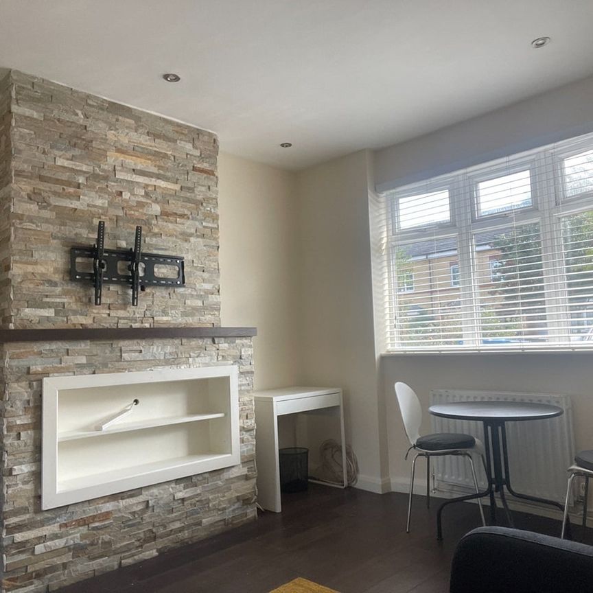 Studio Flat, Fullerton Road, CR0 - Photo 1