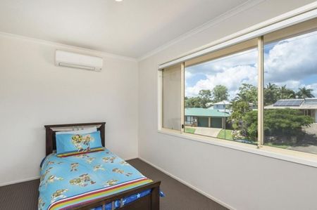 1 Benetti Close, Belmont QLD 4153 - House For Rent | Domain - Photo 4