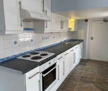 1 bedroom One Bedroom Ground Floor Flat to rent - Photo 4