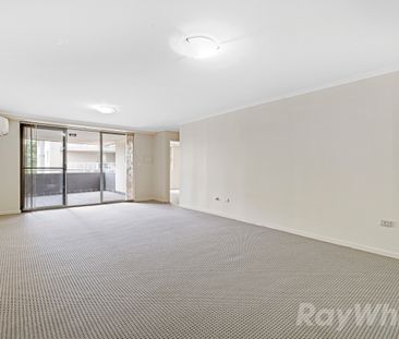Great Two Bedroom Plus Study Room - Photo 3