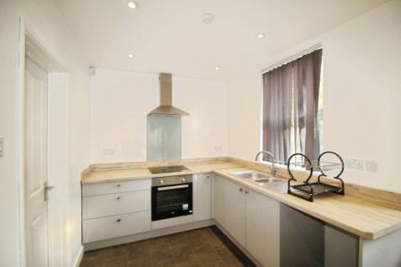 2 bedroom semi-detached house to rent - Photo 4