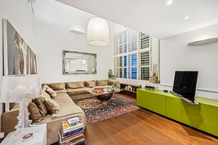 2 bedroom mews to rent - Photo 4