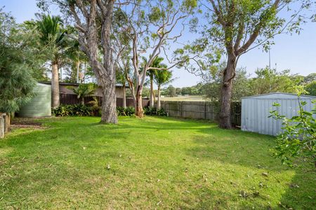 MODERN THREE BEDROOM HOME IN HANDY LOCATION! - Photo 5