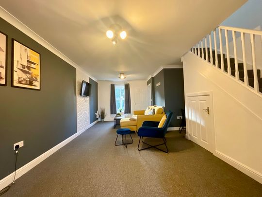 3 bedroom Semi-Detached House to let - Photo 1