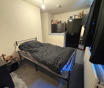 3 bedroom end of terrace house to rent - Photo 3