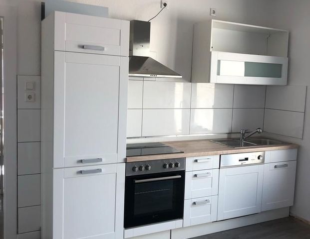 MG Bettrath! 2 Zimmer Wohnung mit Dachterrasse plus Einbauküche zu vermieten - Foto 1