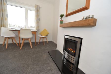 4 bedroom end of terrace house to rent - Photo 2