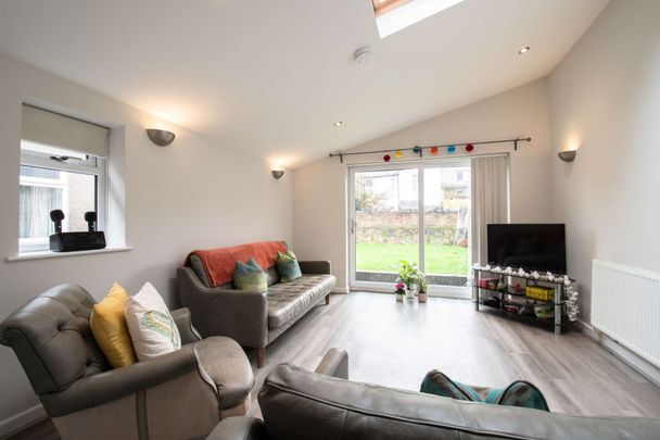 Spacious, modern and right behind Cardiff Uni SU! - Photo 1