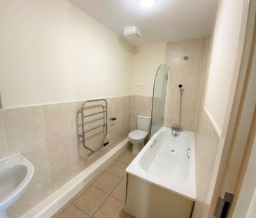 2 bedroom flat to rent - Photo 6