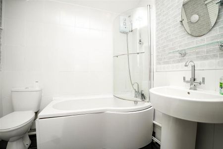 3 bedroom end of terrace house to rent - Photo 4