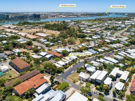 Family Home in Premium Location with Entertainers Kitchen - Photo 2