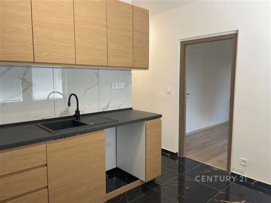Moderní bydlení bez kompromisů: Kompletně zrekonstruovaný byt 3+1 s lodžií na ul. Jugoslávská - Photo 1