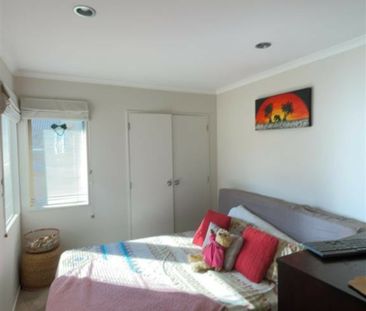 WELL PRESENTED BRICK AND TILE HOME - Photo 5