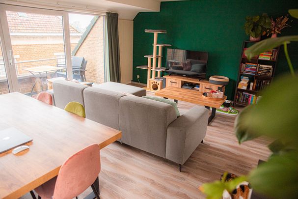 Appartement met garagebox, autostaanplaats in het centrum van Knesselare - Photo 1