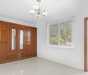 REFRESHED TWO BEDROOM APPARTMENT WITH MODERN FINISHES - Photo 6