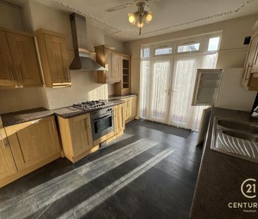 4 bedroom semi-detached house to rent - Photo 6