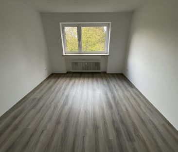 Modernisierte 4-ZKB-Balkonwohnung im Europaviertel zu vermieten! - Photo 1