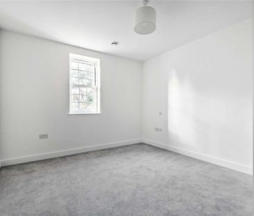 A superb modern apartment situated in attractive Oxted. - Photo 1