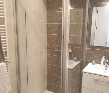 Recent modern 2 slaapkamer -appartement in het centrum van Koksijde... - Photo 5