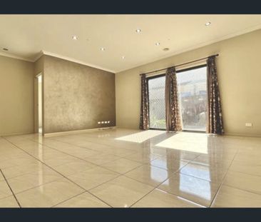 Spacious Four-Bedroom Family Home in a Convenient Epping Location - Photo 5