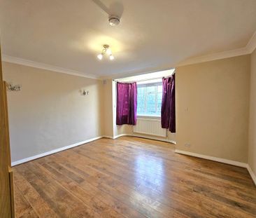 3 bedroom flat to rent - Photo 2
