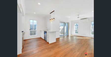 Modern Family Living in Holmview - Photo 2