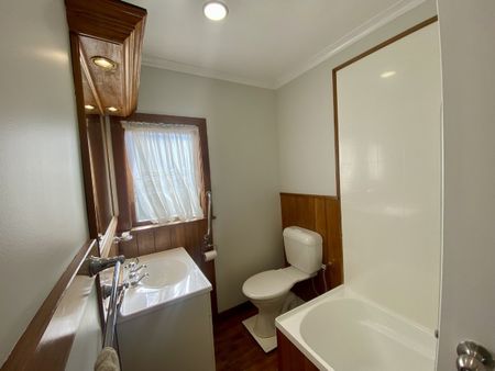 Hastings Central - 3 Bedrooms - Photo 2