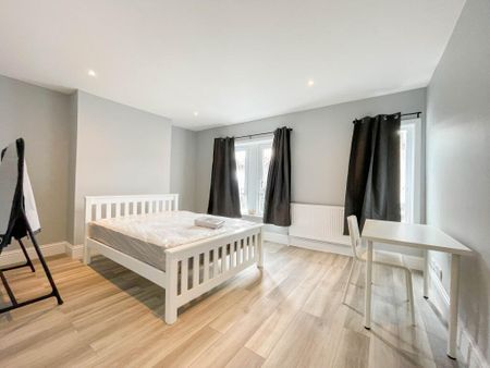 5 Bed Terraced House, Milton Road, SO15 - Photo 5